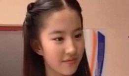 娱乐吃瓜刘亦菲,娱乐圈的瓜田，她如何成为焦点女神？