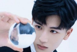 张凌赫来娱乐圈吃瓜,揭秘明星幕后吃瓜趣事