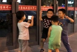 娱乐吃瓜头像男真人,真人生吃瓜头像背后的男星故事