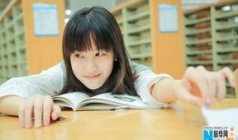 女大学生娱乐圈吃瓜小说,女大学生娱乐圈的甜蜜瓜田