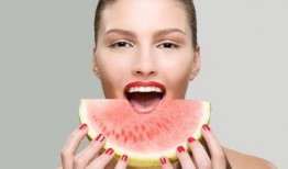 娱乐圈吃瓜美女是谁图片,身份之谜引热议