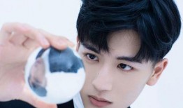 张凌赫来娱乐圈吃瓜,揭秘明星幕后吃瓜趣事